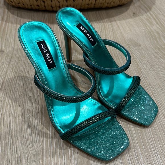 Sparkly Green Nine West Heels - Picture 2 of 7